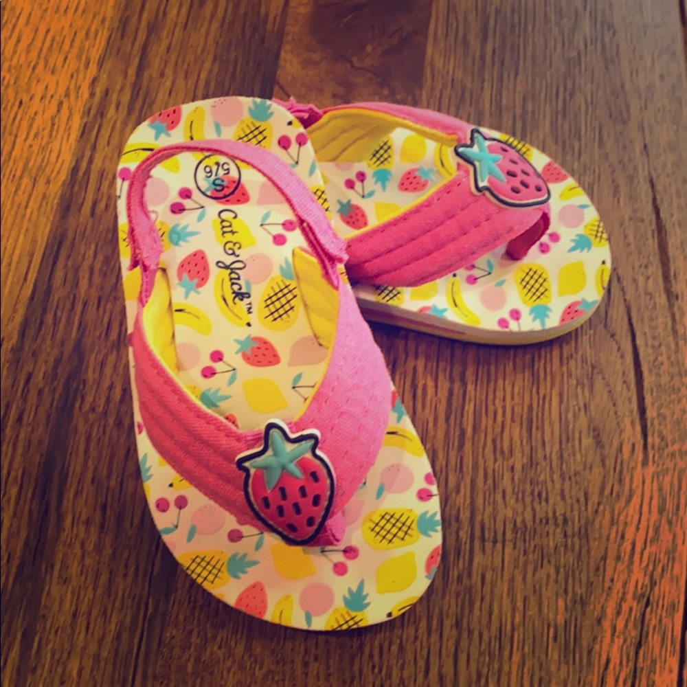 Cat & Jack strawberry toddler flip flops. NWOT.